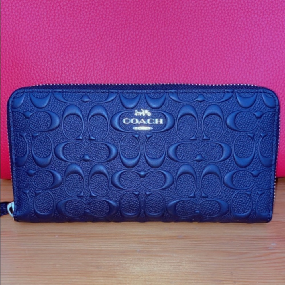 Coach Zip Wallet 💴